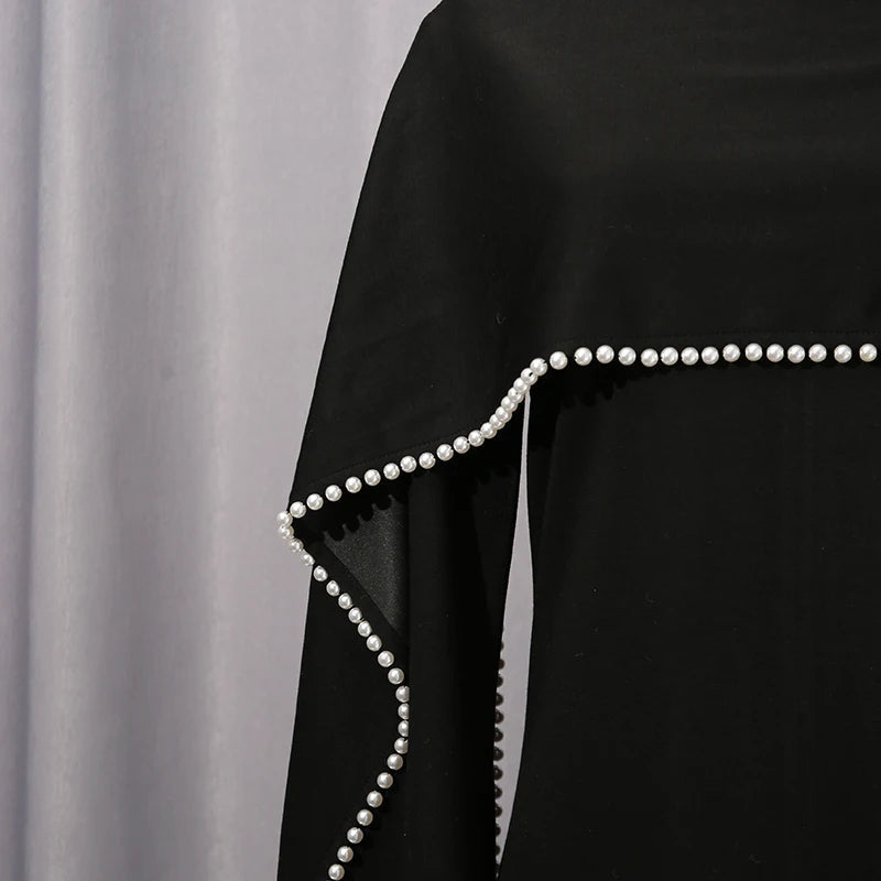 Abaya mit Perlenbesatz