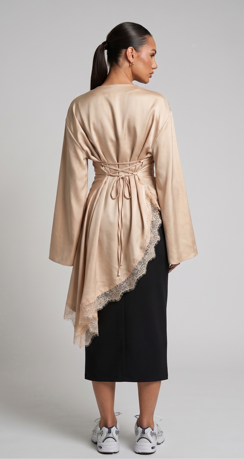 Tunika aus Satin mit Spitze
