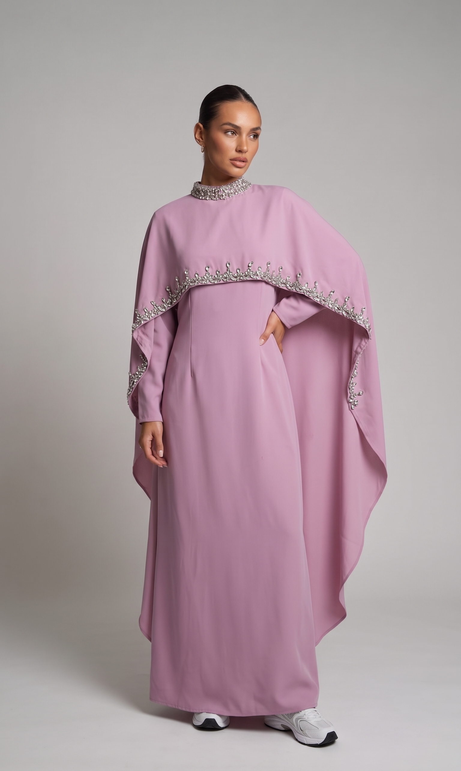 Elegante Abaya aus Satin mit Verzierung