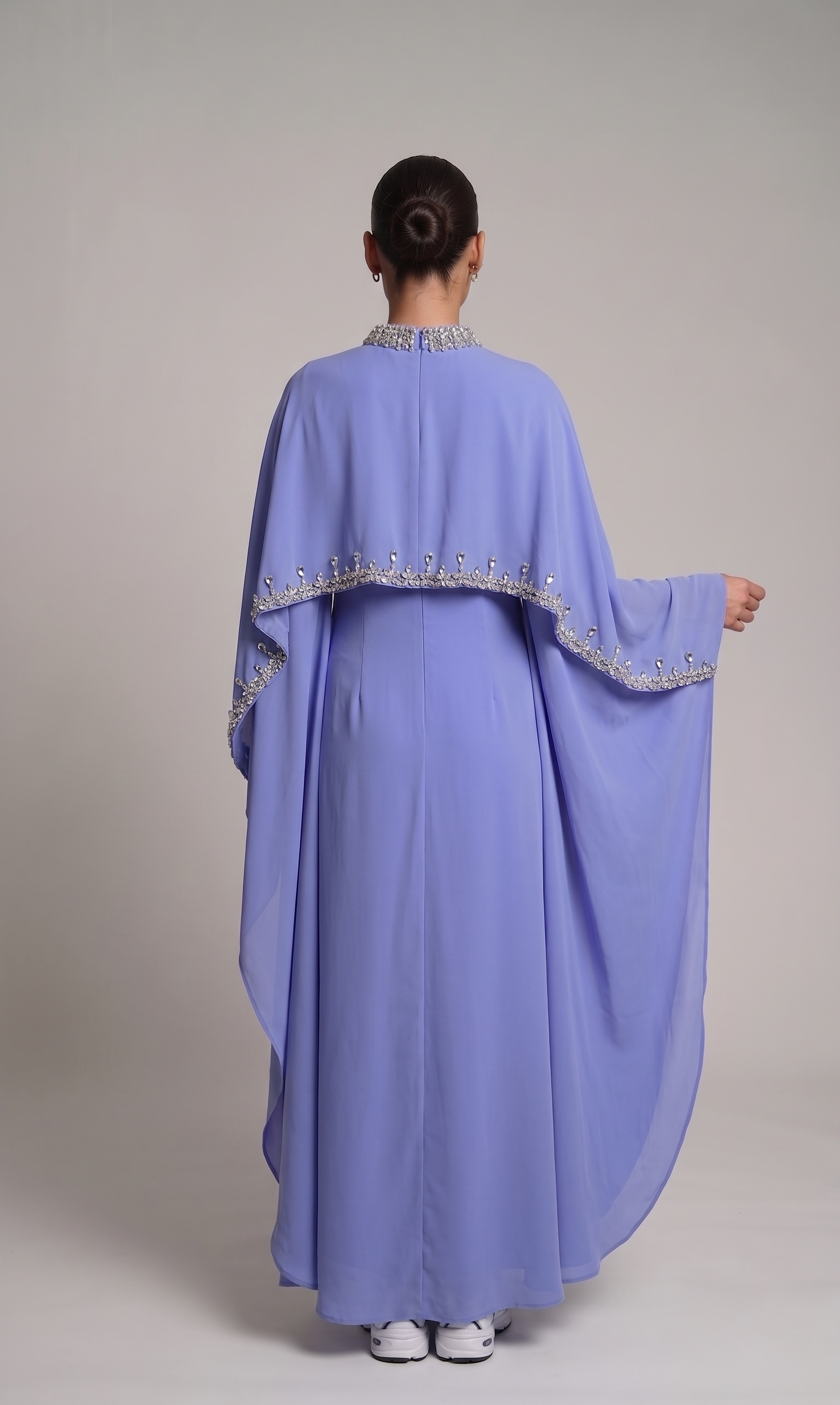 Elegante Abaya aus Satin mit Verzierung