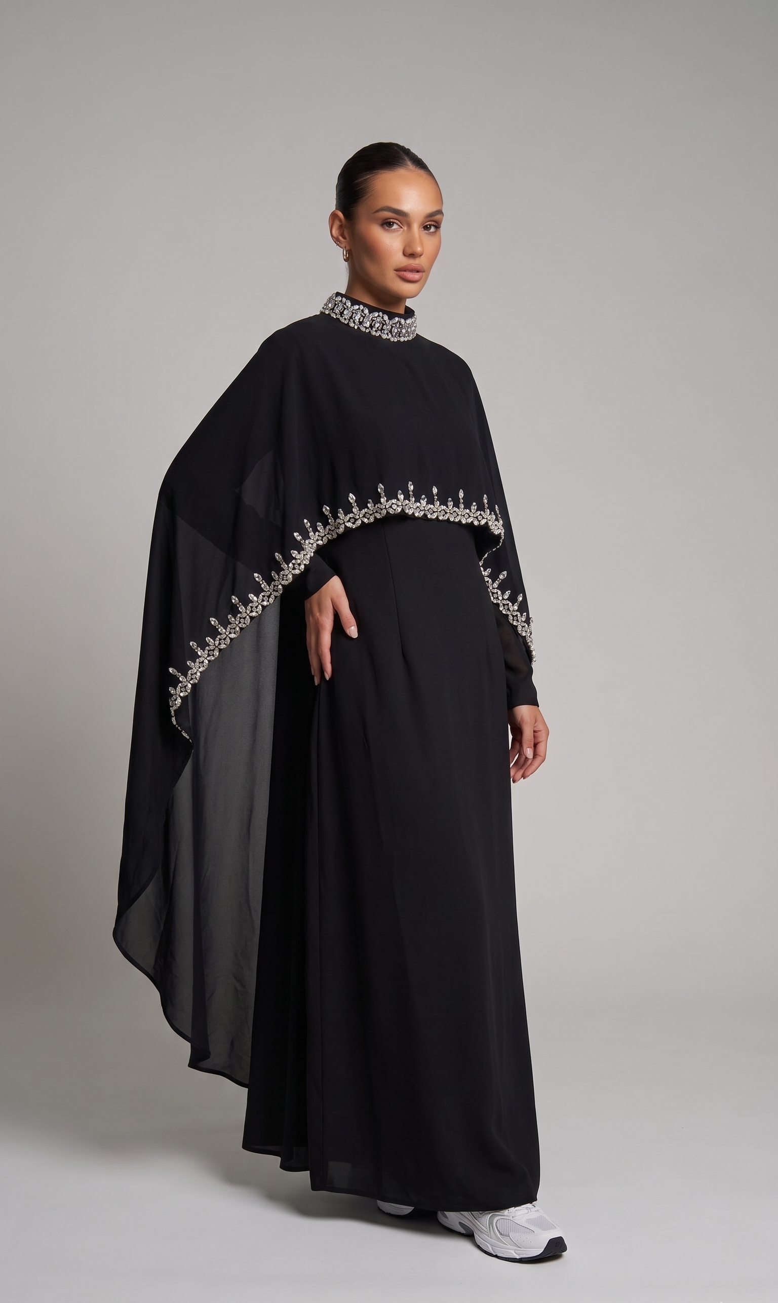 Elegante Abaya aus Satin mit Verzierung