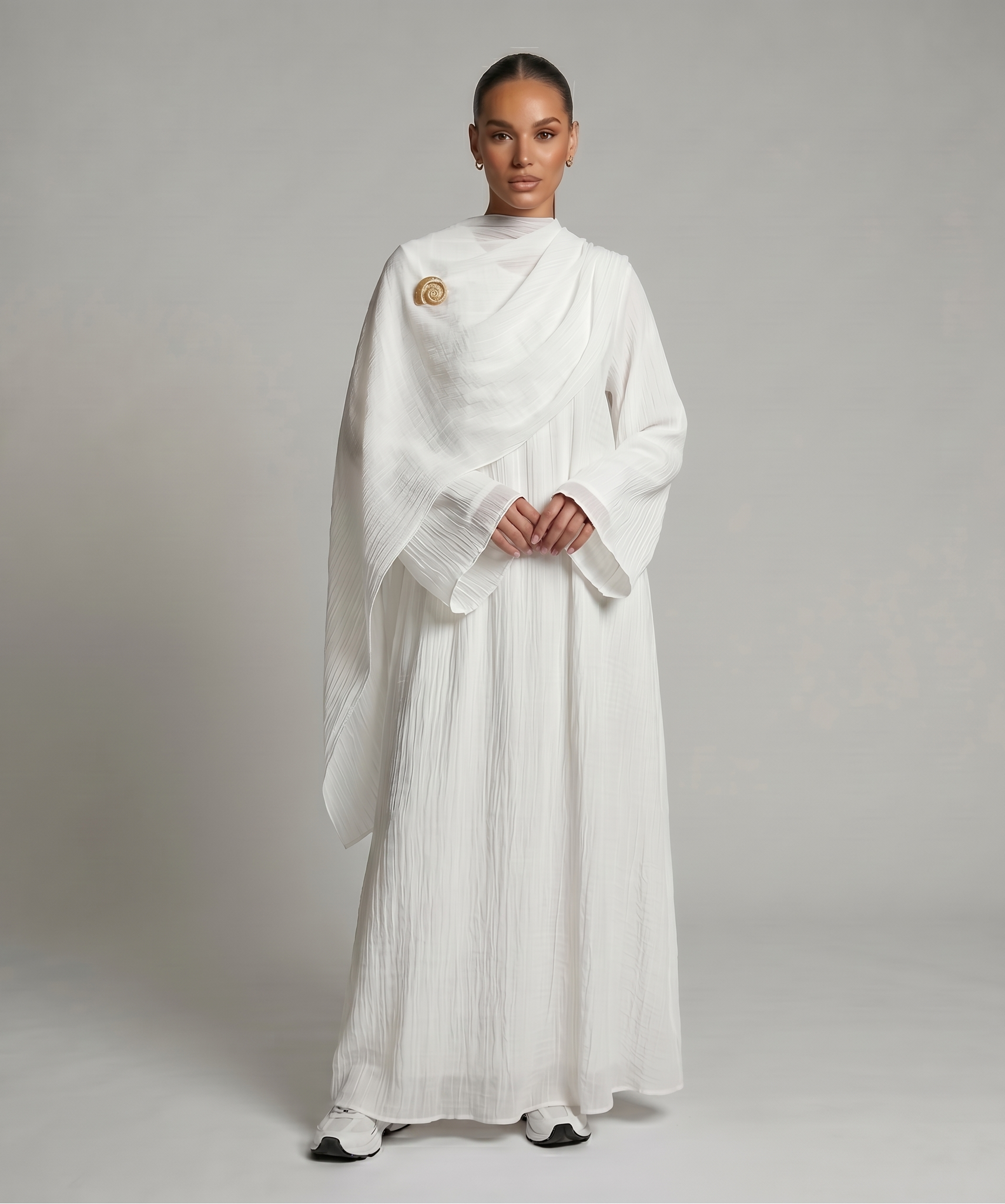 Abaya mit Cape und Brosche