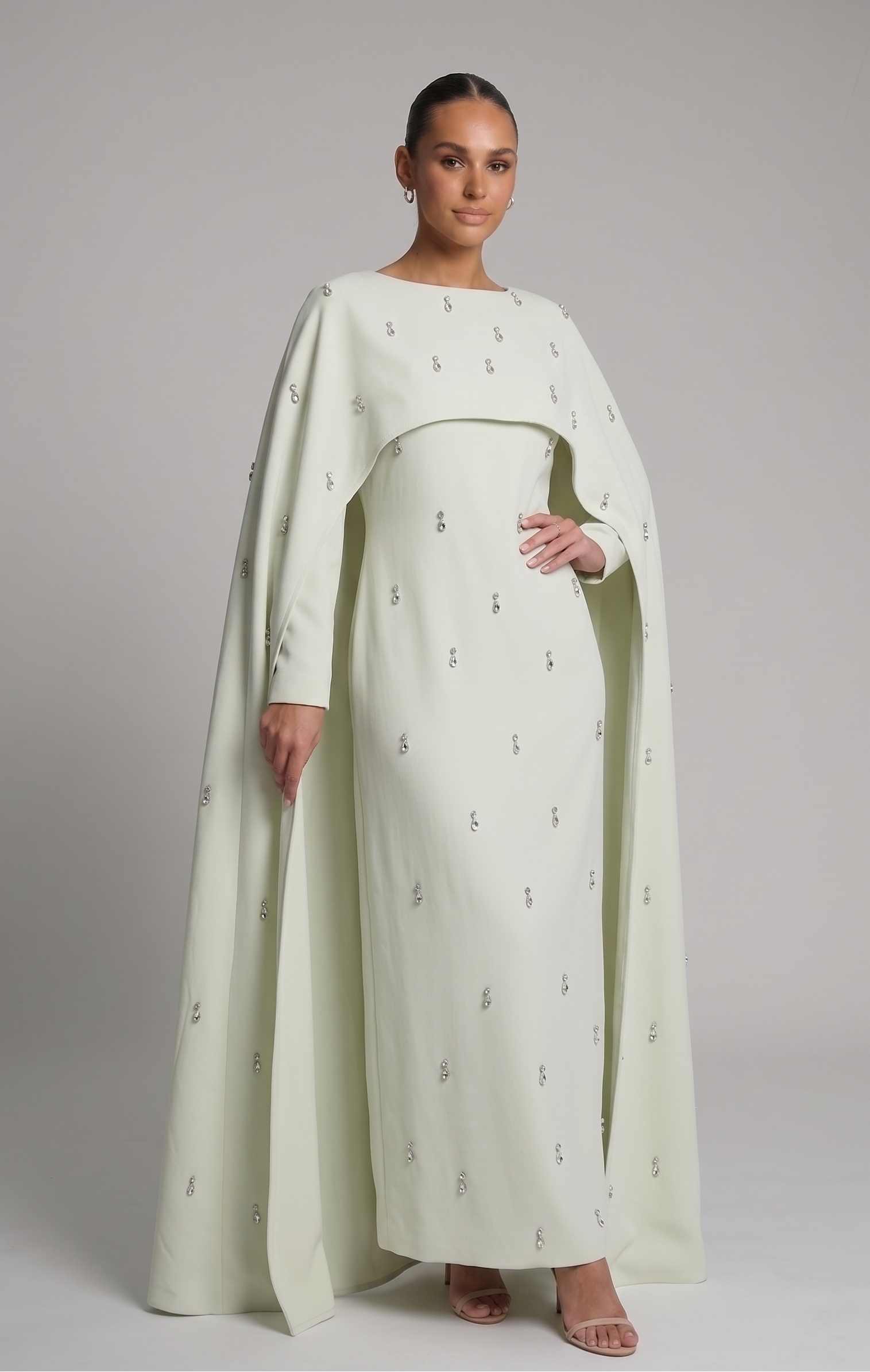 Abaya mit Cape und Applikationen