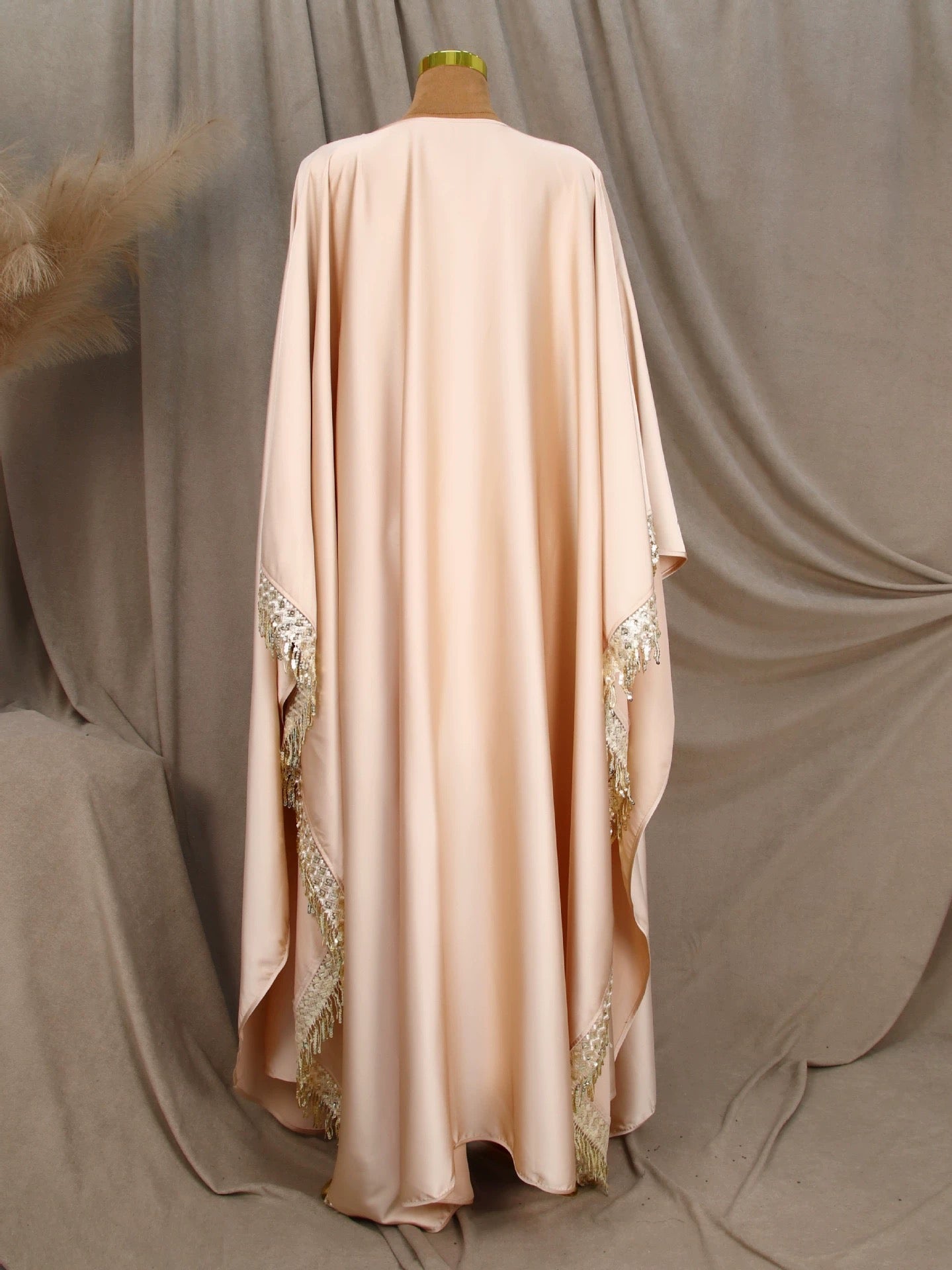 Elegante Abaya mit Verzierung