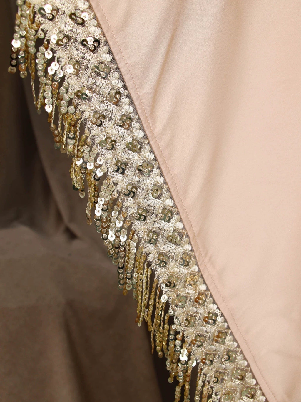 Elegante Abaya mit Verzierung